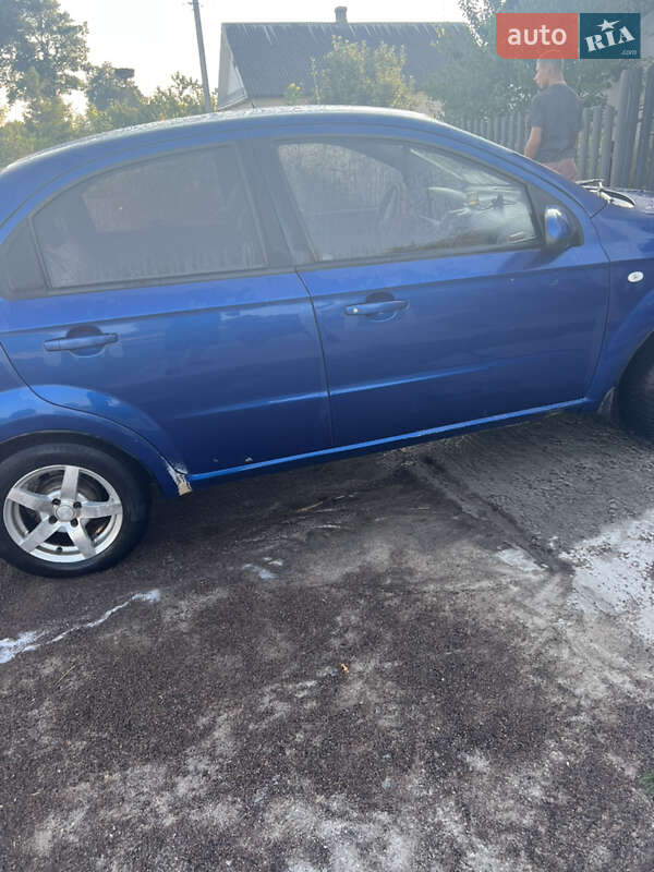 Седан Chevrolet Aveo 2010 в Сарнах