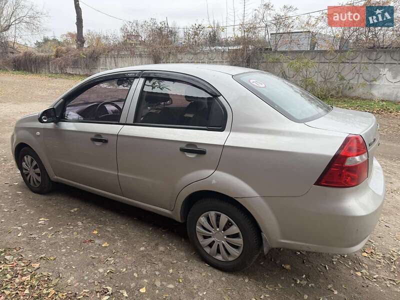 Седан Chevrolet Aveo 2007 в Днепре