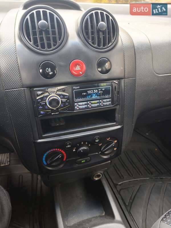 Седан Chevrolet Aveo 2006 в Днепре