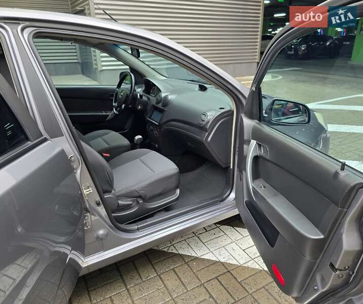 Хэтчбек Chevrolet Aveo 2011 в Киеве