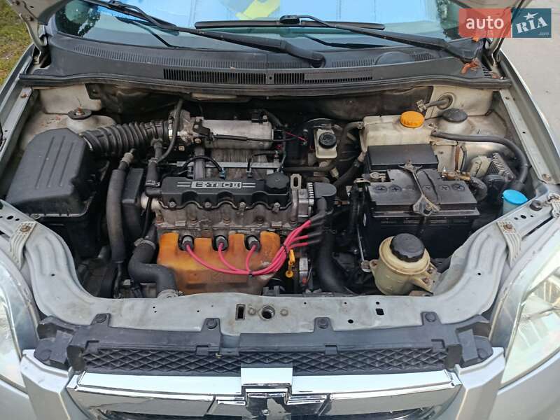 Седан Chevrolet Aveo 2006 в Нетешине