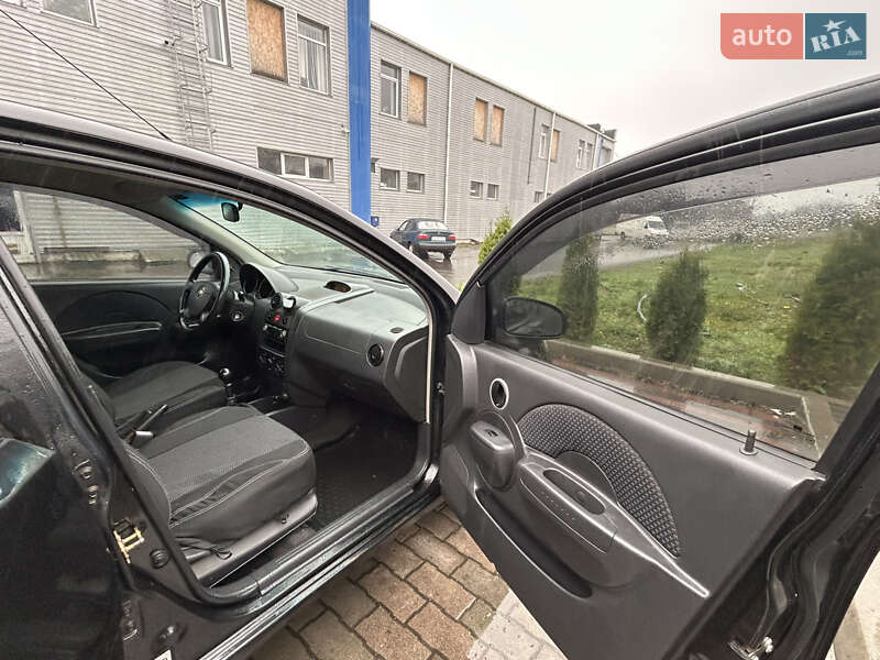 Хэтчбек Chevrolet Aveo 2007 в Малине