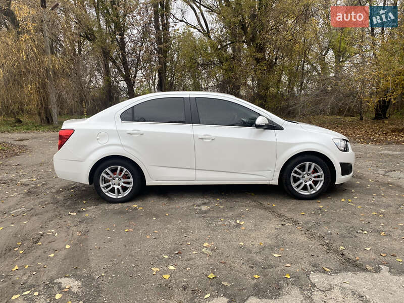 Седан Chevrolet Aveo 2014 в Дніпрі