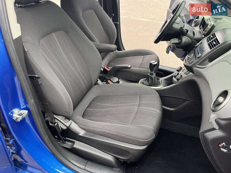 Хэтчбек Chevrolet Aveo 2012 в Киеве