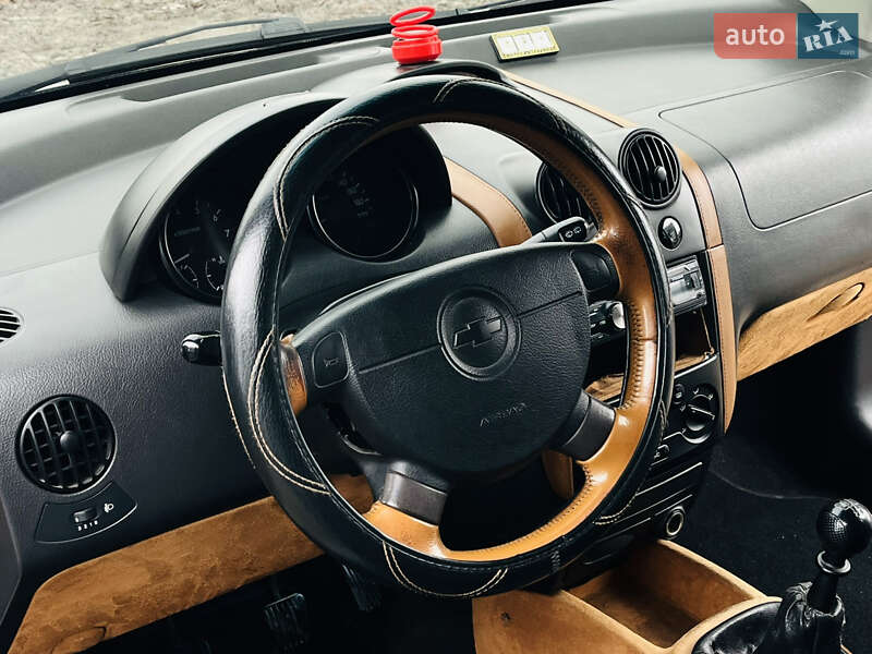Хэтчбек Chevrolet Aveo 2005 в Харькове