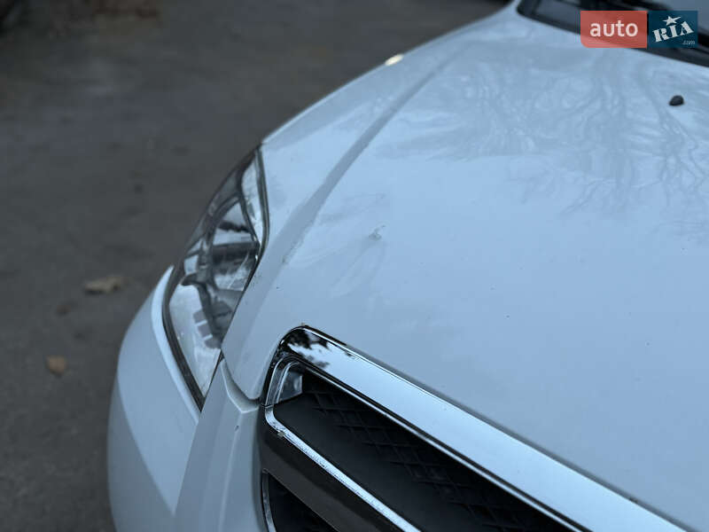 Седан Chevrolet Aveo 2006 в Львове