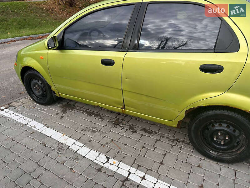 Седан Chevrolet Aveo 2004 в Харькове