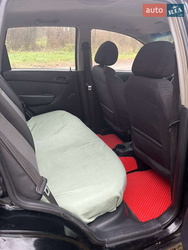 Хэтчбек Chevrolet Aveo 2006 в Полонном