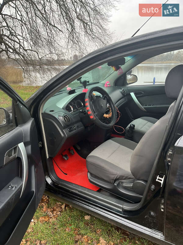 Хэтчбек Chevrolet Aveo 2006 в Полонном
