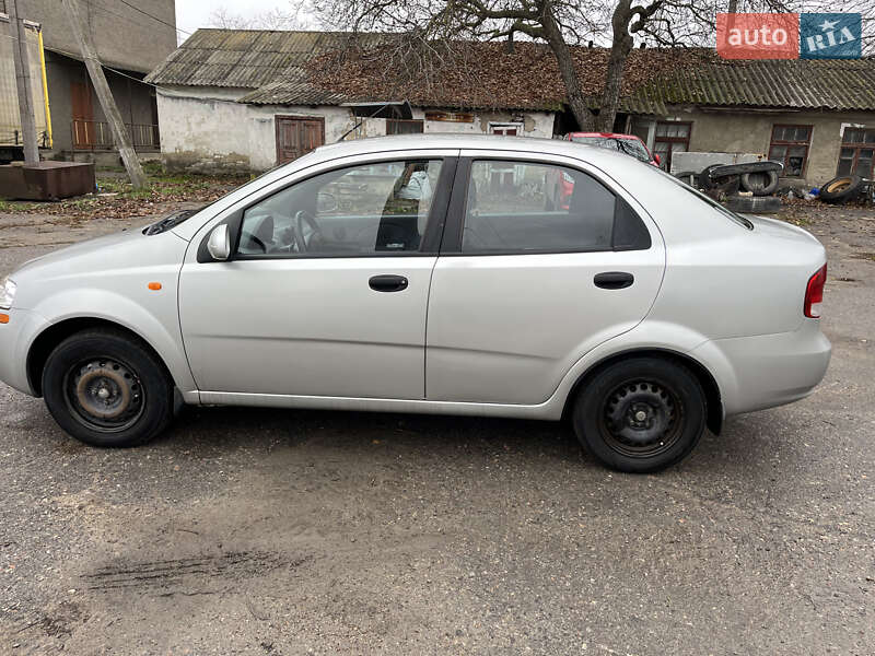 Седан Chevrolet Aveo 2005 в Подольске