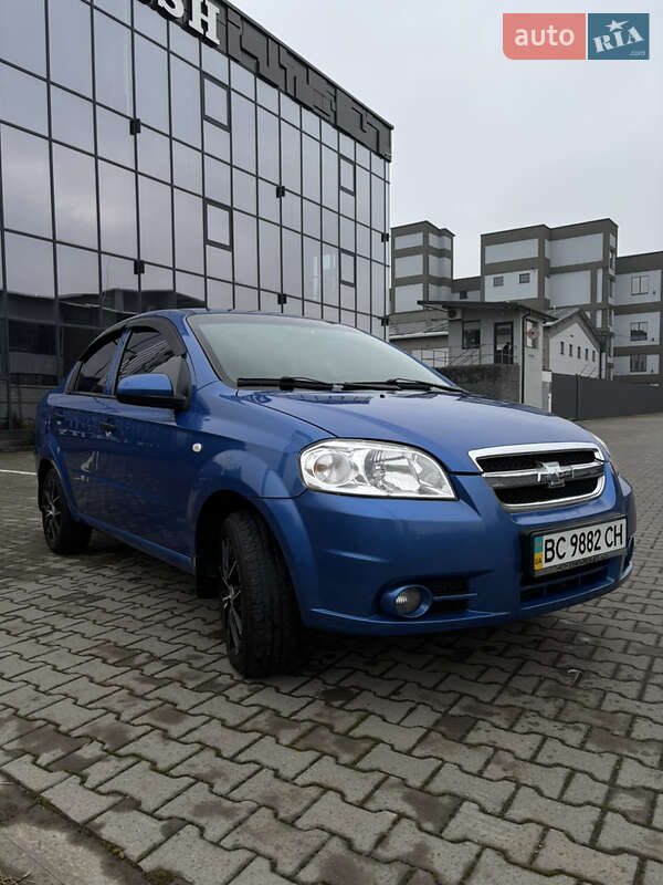 Седан Chevrolet Aveo 2010 в Львове