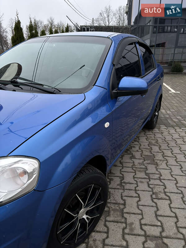 Седан Chevrolet Aveo 2010 в Львове
