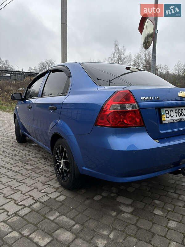 Седан Chevrolet Aveo 2010 в Львове
