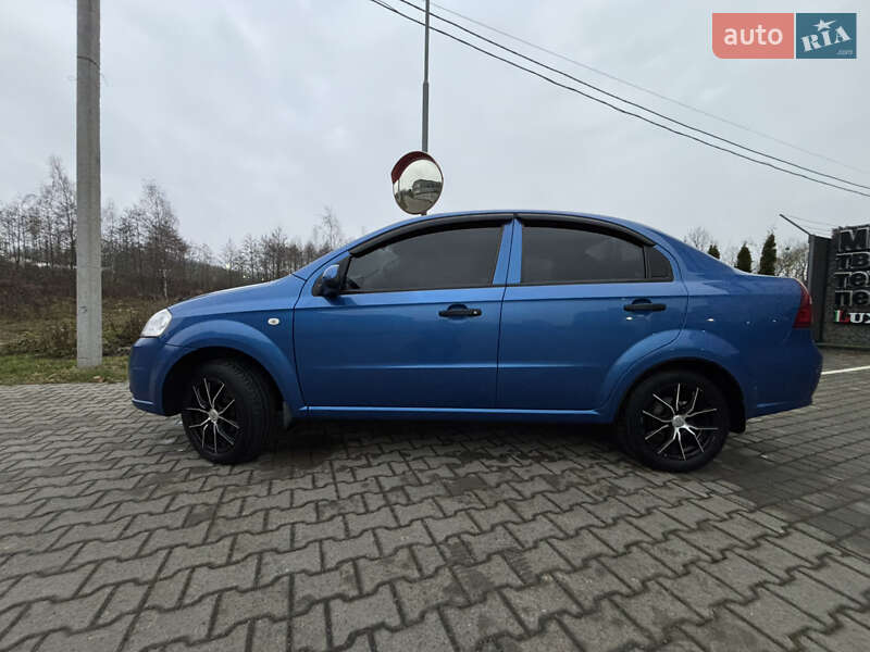 Седан Chevrolet Aveo 2010 в Львове