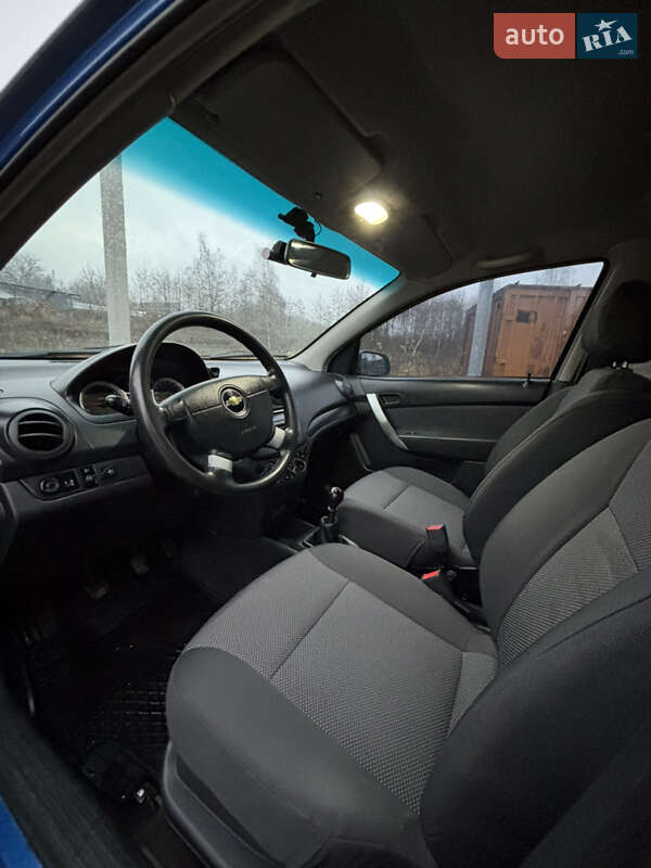 Седан Chevrolet Aveo 2010 в Львове