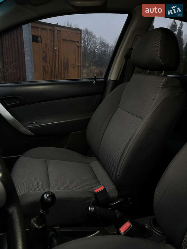 Седан Chevrolet Aveo 2010 в Львове