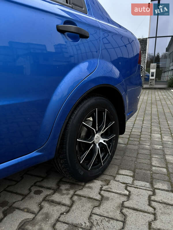 Седан Chevrolet Aveo 2010 в Львове