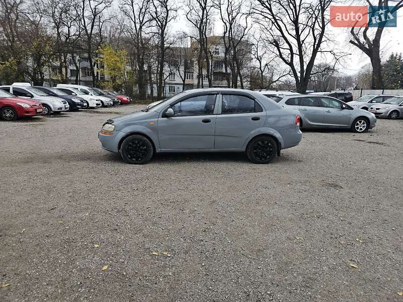 Седан Chevrolet Aveo 2004 в Каменском