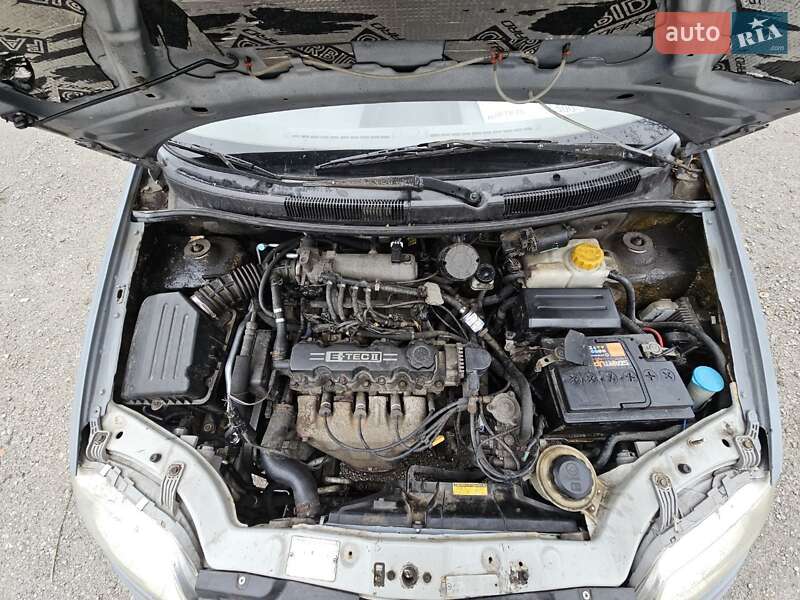 Седан Chevrolet Aveo 2004 в Каменском