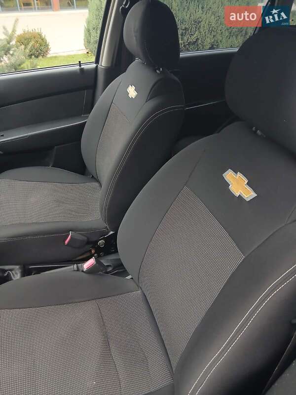 Хетчбек Chevrolet Aveo 2008 в Дніпрі