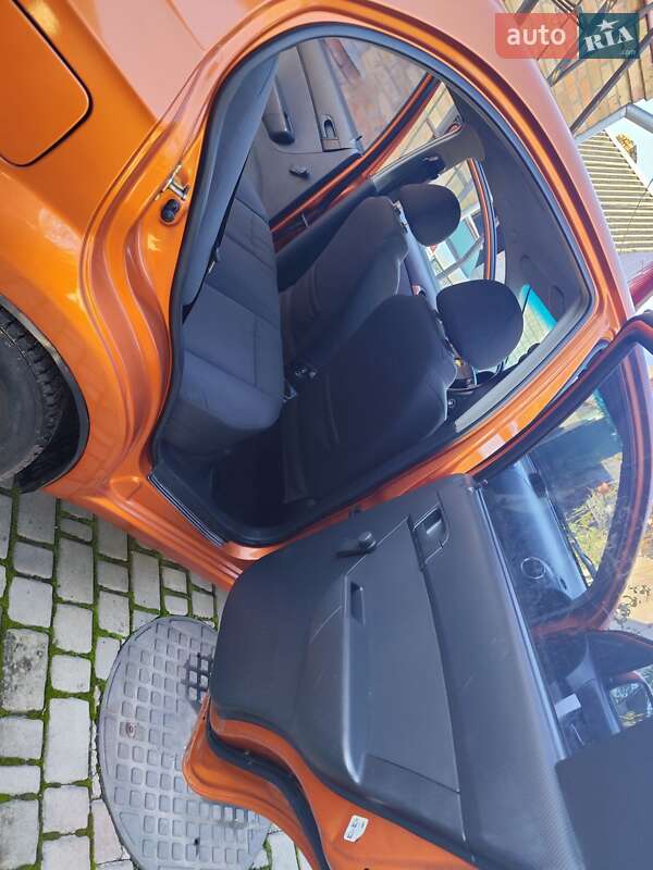 Седан Chevrolet Aveo 2006 в Бердичеві