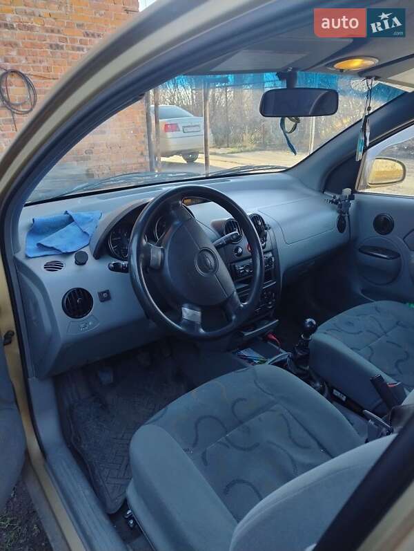 Седан Chevrolet Aveo 2004 в Львове