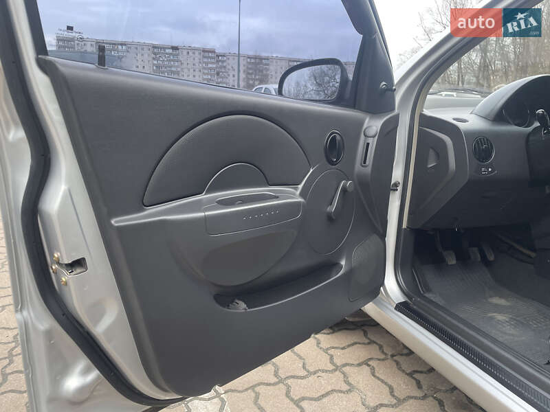 Седан Chevrolet Aveo 2005 в Сумах