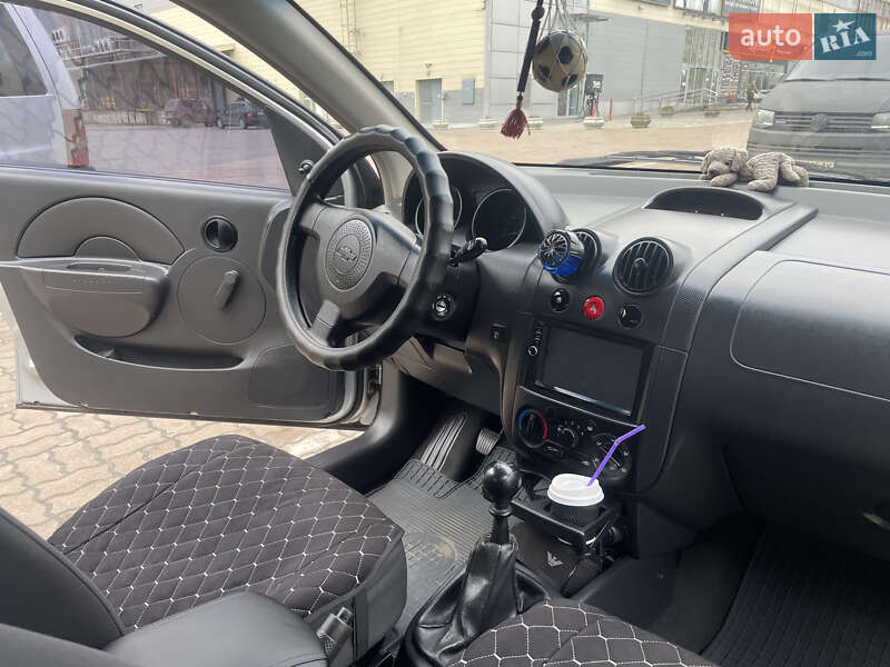 Седан Chevrolet Aveo 2005 в Сумах
