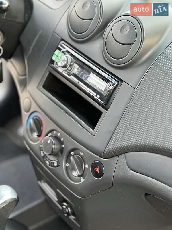 Хэтчбек Chevrolet Aveo 2011 в Павлограде