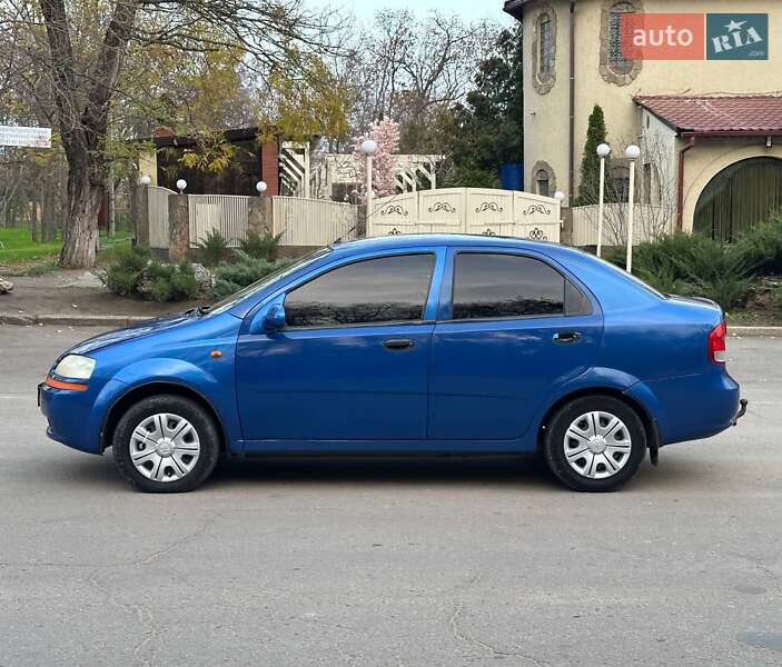 Седан Chevrolet Aveo 2004 в Николаеве