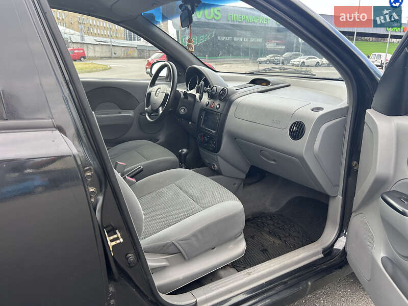 Седан Chevrolet Aveo 2005 в Киеве