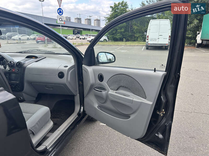 Седан Chevrolet Aveo 2005 в Киеве