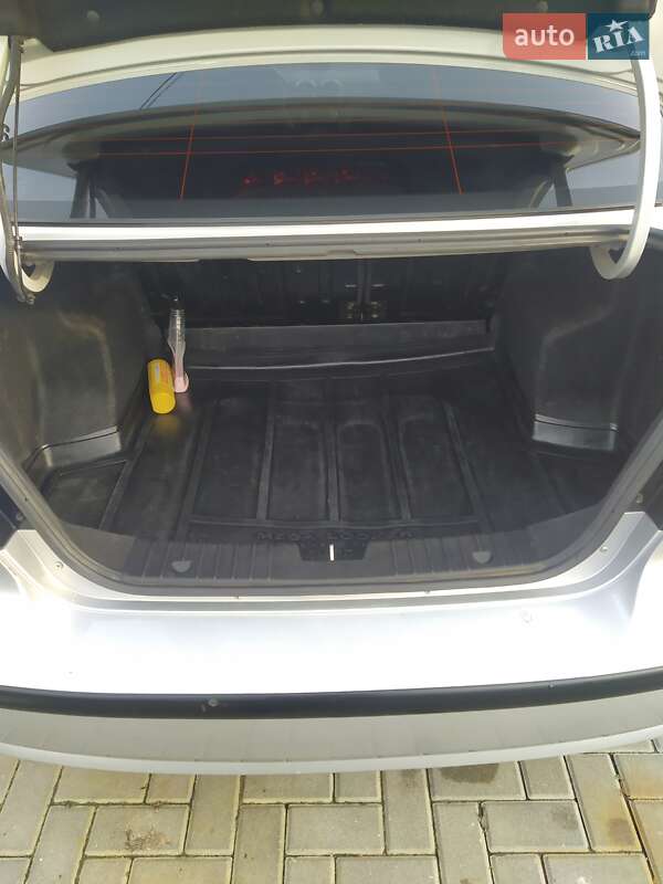 Седан Chevrolet Aveo 2006 в Мерефа