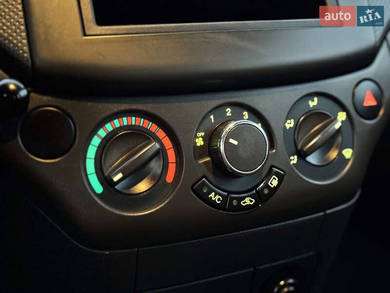 Седан Chevrolet Aveo 2006 в Николаеве