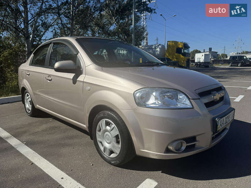 Седан Chevrolet Aveo 2008 в Киеве