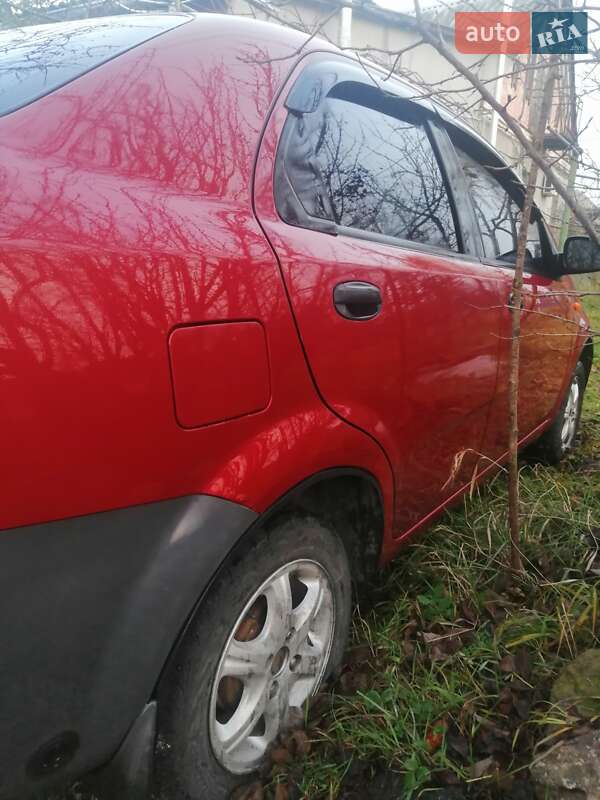 Седан Chevrolet Aveo 2004 в Полтаве