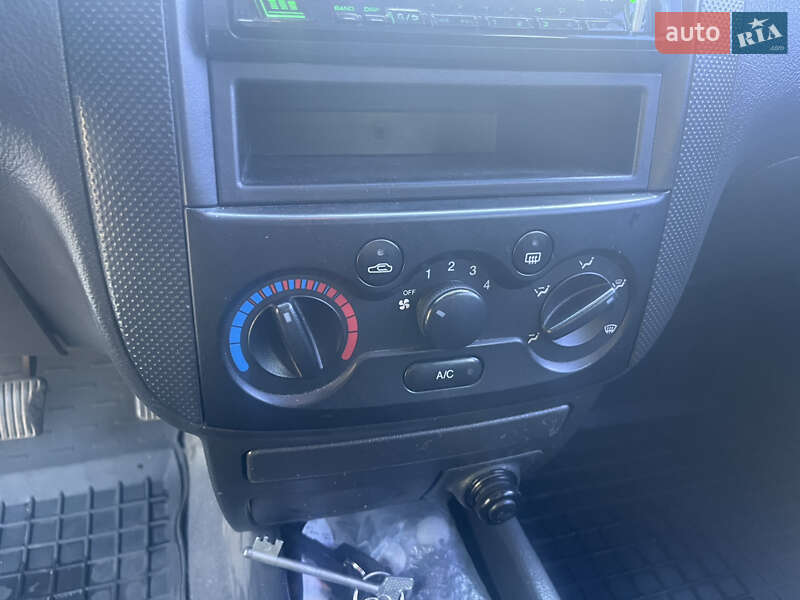 Хэтчбек Chevrolet Aveo 2006 в Макарове