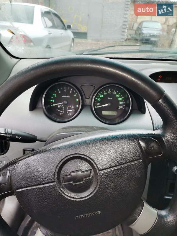 Седан Chevrolet Aveo 2005 в Києві