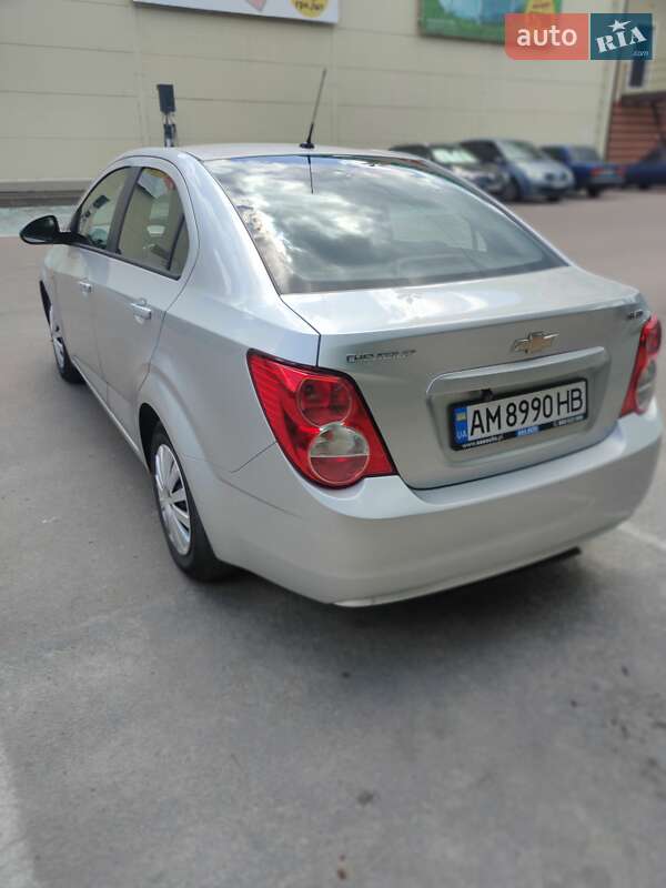 Седан Chevrolet Aveo 2011 в Житомире