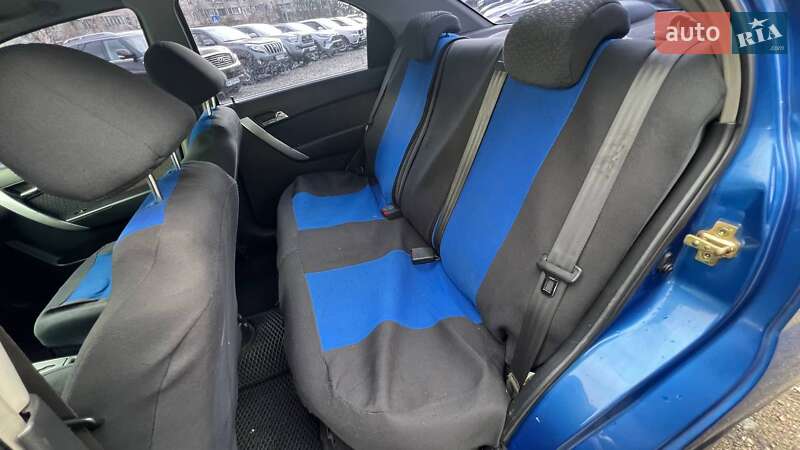 Седан Chevrolet Aveo 2006 в Києві