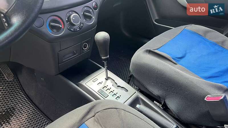 Седан Chevrolet Aveo 2006 в Києві