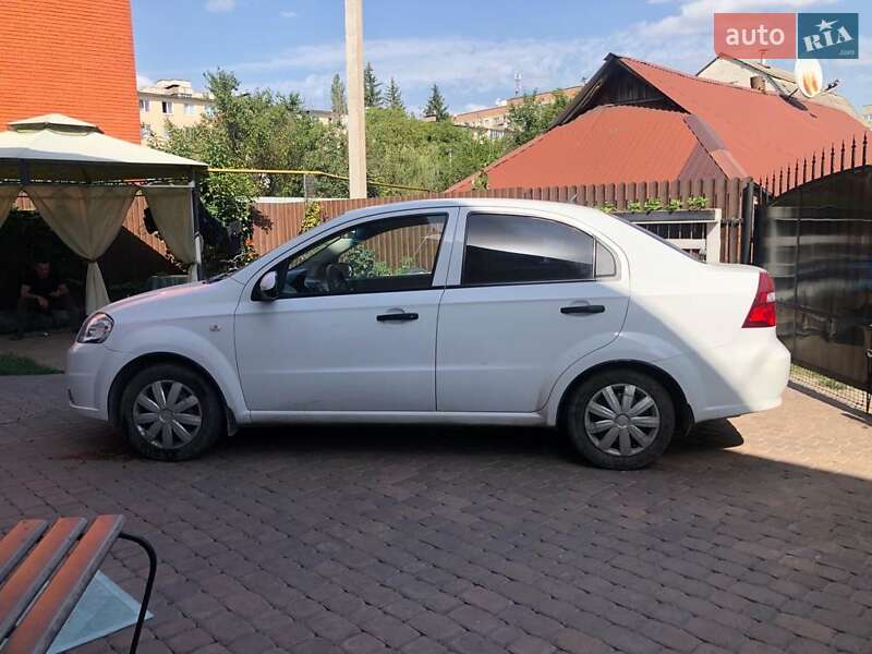 Седан Chevrolet Aveo 2011 в Виннице