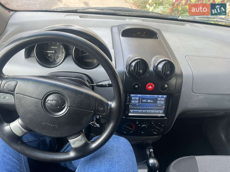 Хетчбек Chevrolet Aveo 2005 в Чернівцях