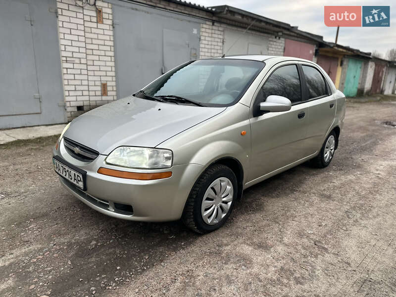 Седан Chevrolet Aveo 2005 в Києві