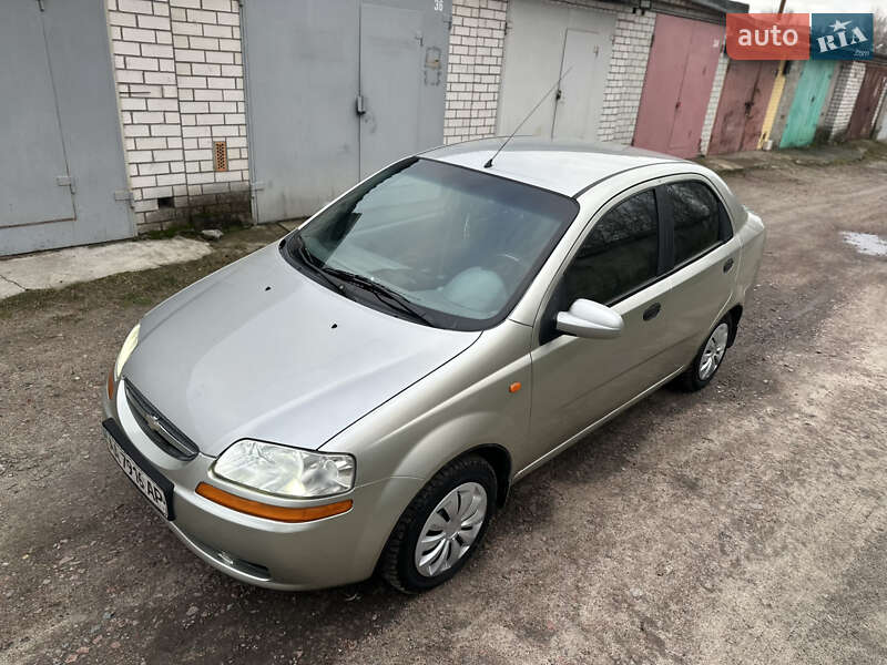 Седан Chevrolet Aveo 2005 в Києві