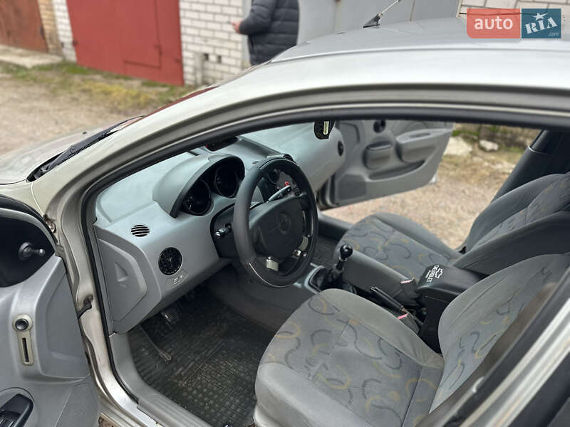Седан Chevrolet Aveo 2005 в Києві