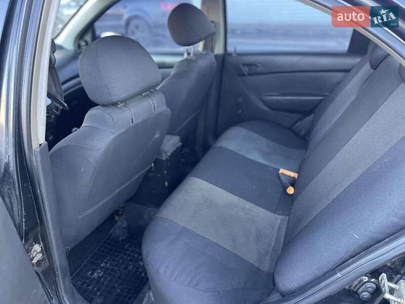 Седан Chevrolet Aveo 2006 в Полтаве