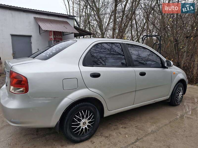 Седан Chevrolet Aveo 2004 в Мурафі
