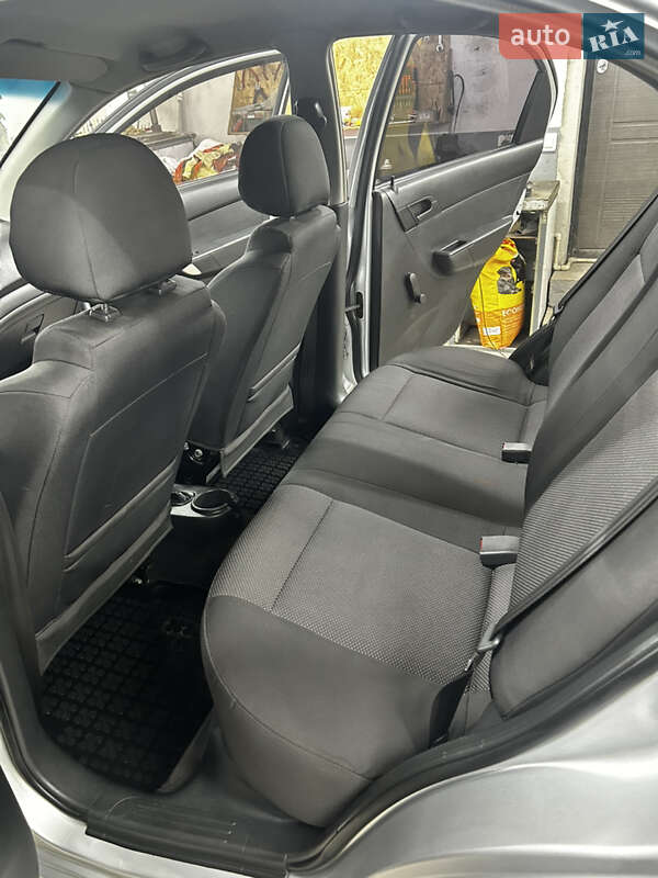 Седан Chevrolet Aveo 2011 в Новомосковську