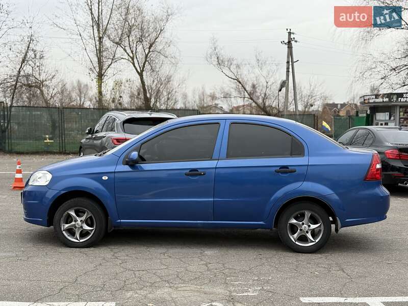 Седан Chevrolet Aveo 2006 в Киеве